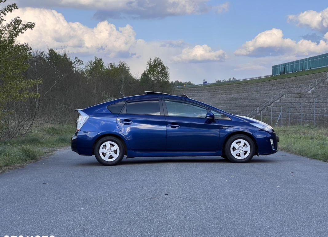 Toyota Prius cena 34000 przebieg: 340000, rok produkcji 2010 z Ślesin małe 742